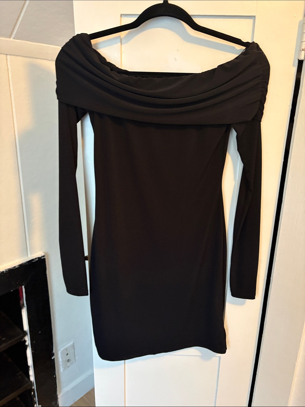 Pull&Bear Black Off-Shoulder Long Sleeve Dress